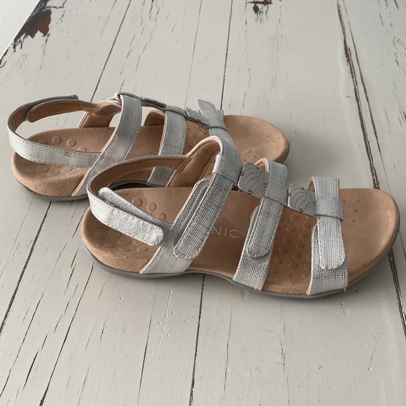 Vionic Metallic Rest Amber Backstrap Sandals 8W - Picture 6 of 9